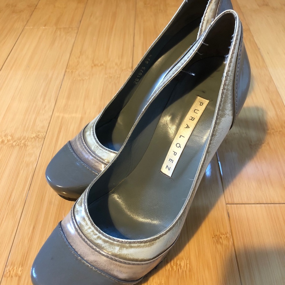 Pura Lopez Grey Pumps